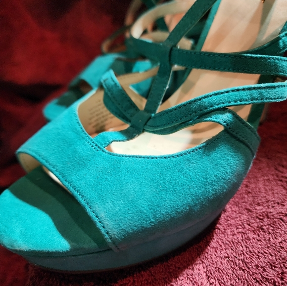 NEW NINE WEST SUEDE  STRAPPY PLATFORM  HEEL SIZE 9 BEAUTIFUL  TURQUOISE - Picture 2 of 8